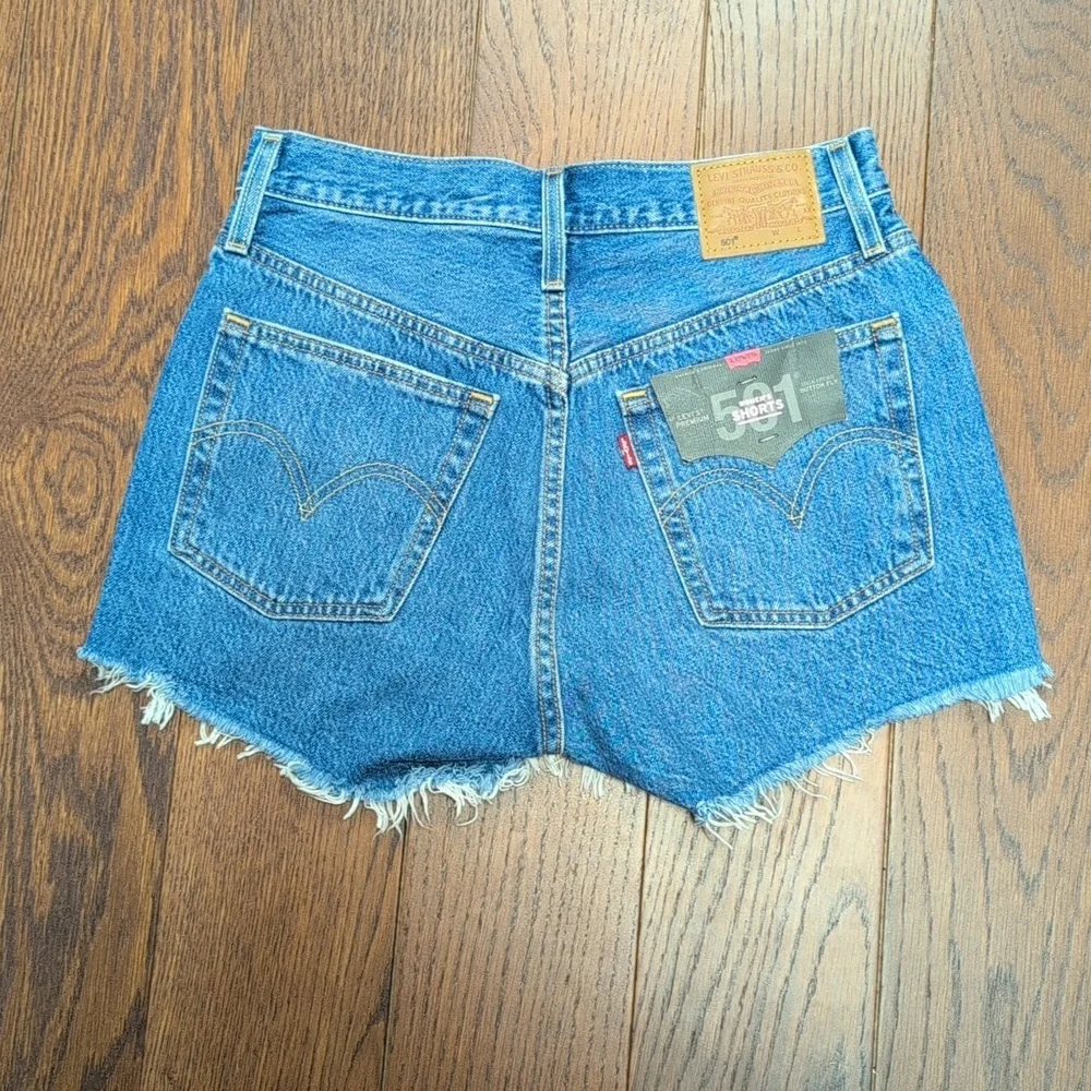 Levi's 501 -  Distressed Women's Shorts - Picture 6 of 6